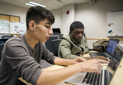 Students sell stocks on a computer