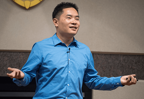 Entrepreneur and author Jia Jiang speaks to crowd of Wisconsin MBA students