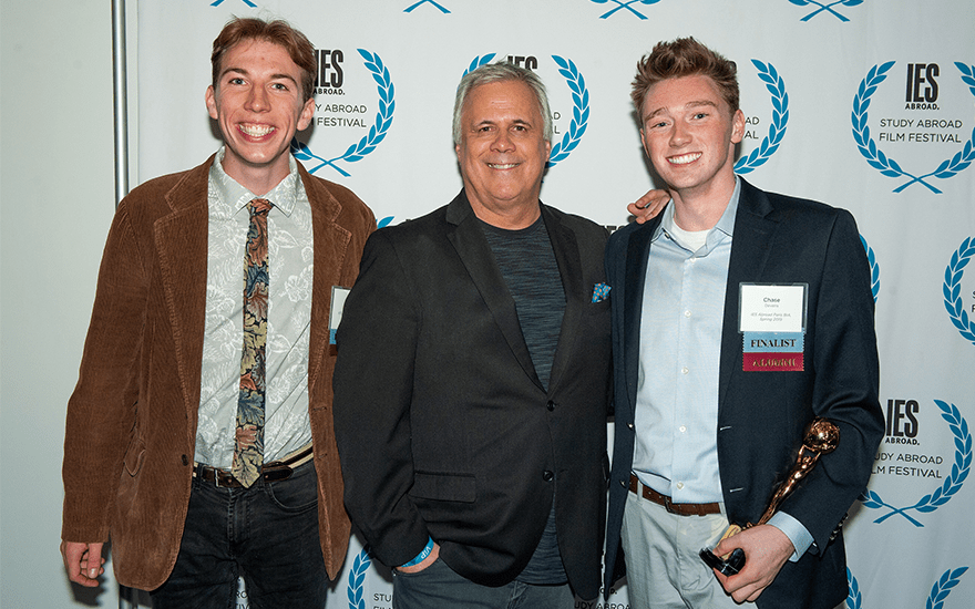 WSB students David Smith and Chase Devens stand with film critic Richard Roeper.