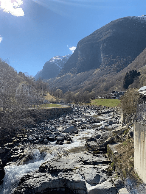 hilly view of Undredal