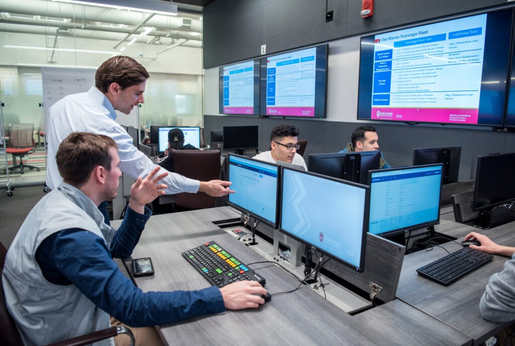 Brad Chandler working with students in Learning Commons lab