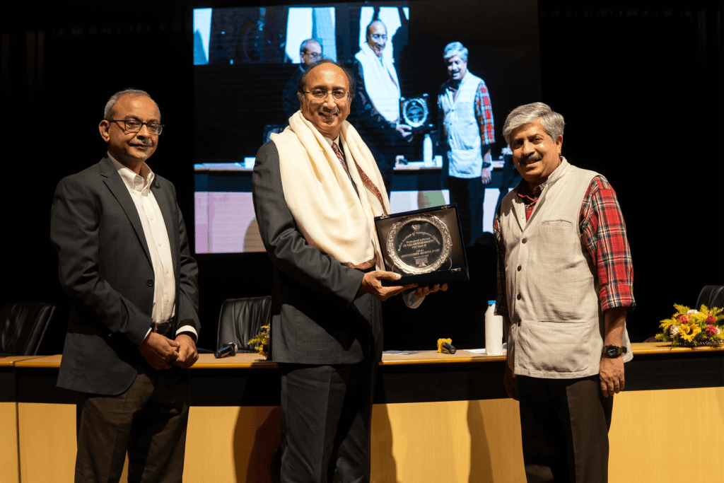 Dean Vallabh Sambamurthy receives the Distinguished Alumnus Award from the Indian Institute of Management Calcutta