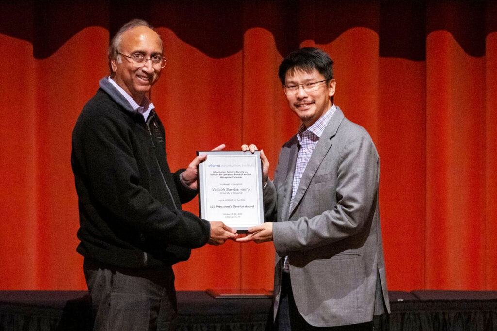 Dean Vallabh Sambamurthy accepts the President's Service Award from the Information Systems Society