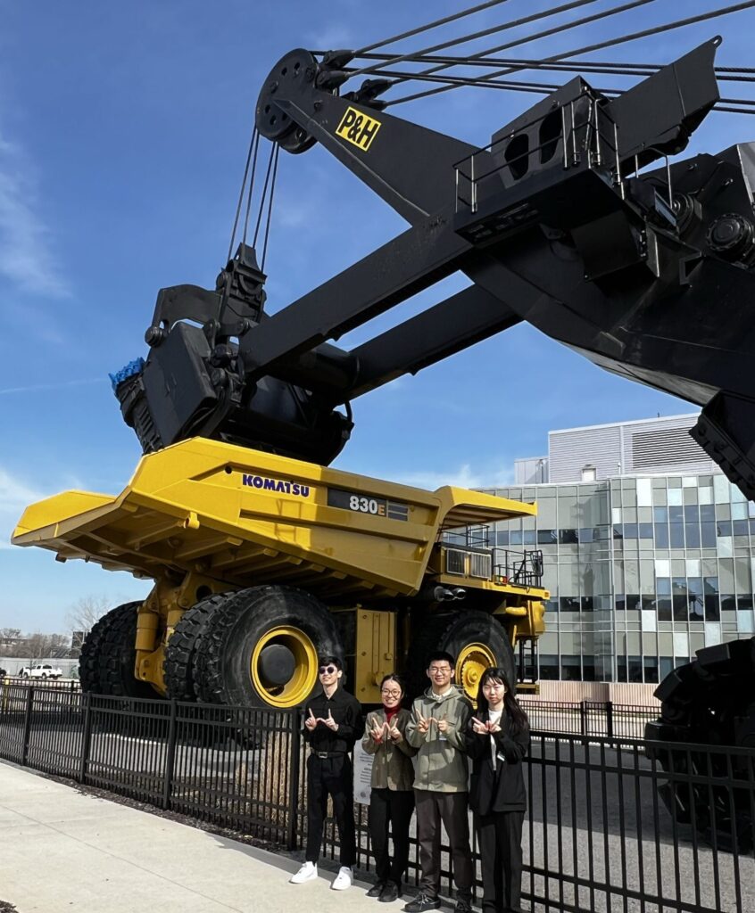 MSBA students visit Komatsu