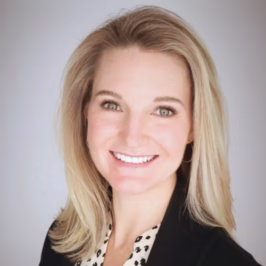 Lindsay Acker headshot.