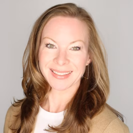 Betsy Lundgren headshot