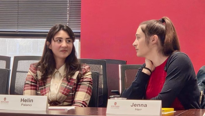 Student Helin Palanci and Mentor Jenna Herr are seated and having a conversation during the RMI MBA Advisory Board meeting.