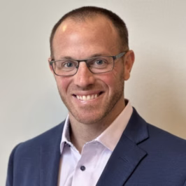 Evan Sengbusch headshot.