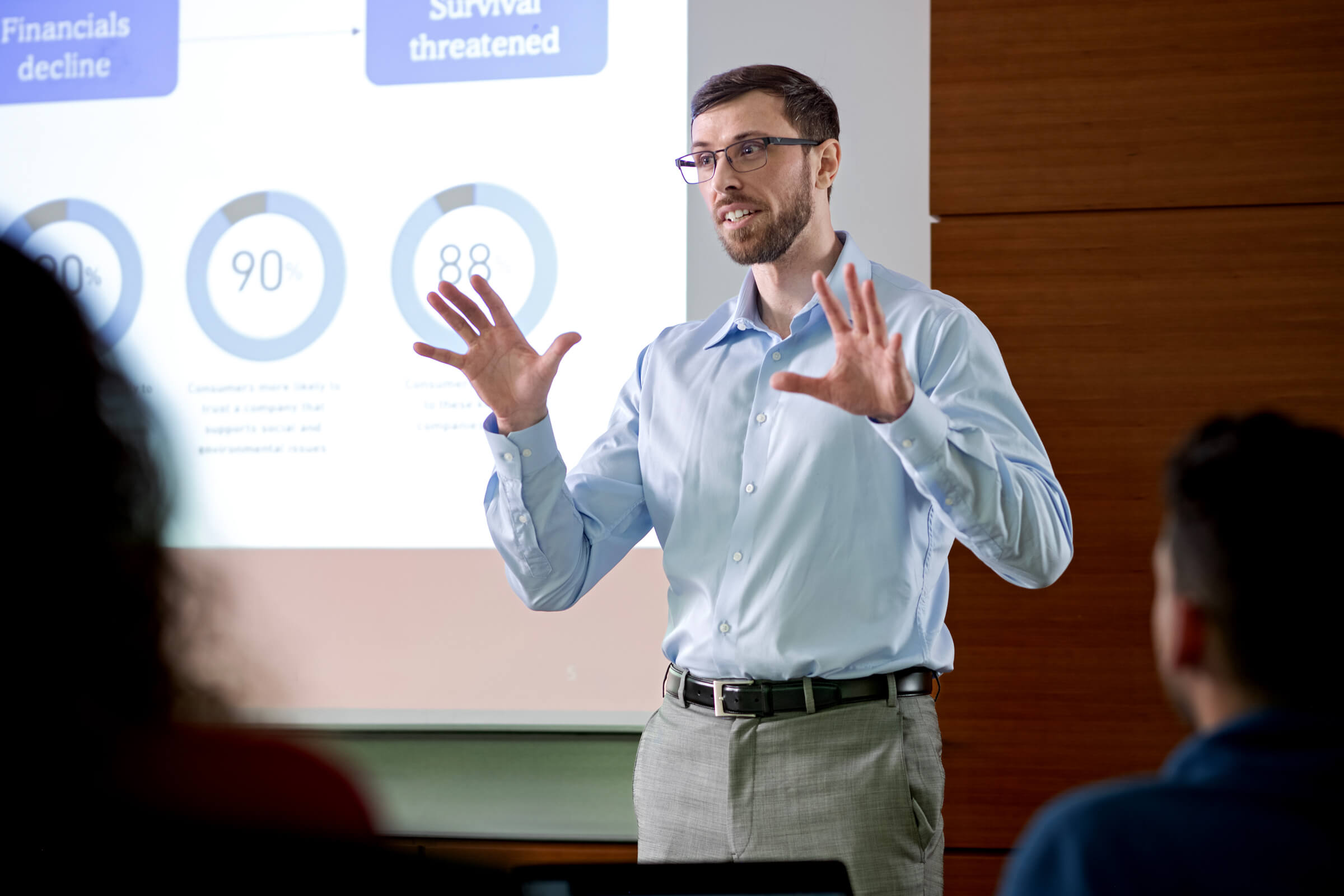Jirs Meuris teaching to students.