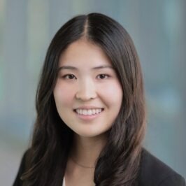 Laura Weiwu Headshot